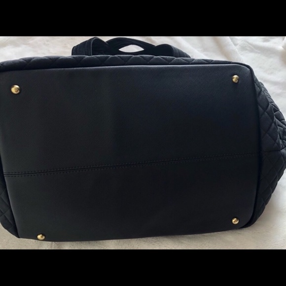 Adrienne Vittadini Diamond Quilt Velvet Travel Bag (πLAST ONE!π) - Picture 4 of 8